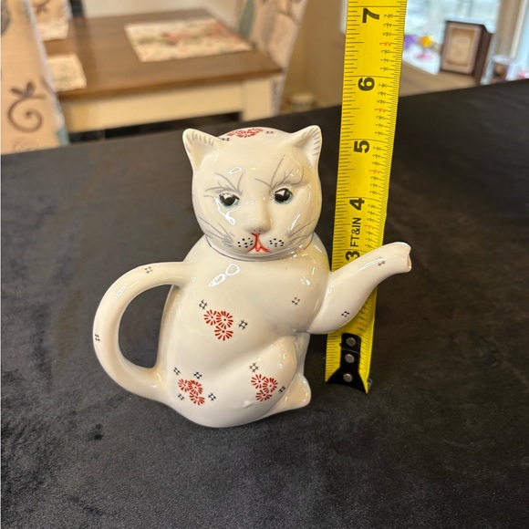 Vintage White Porcelain Cat Shape Teapot or Creamer Dispenser - Picture 7 of 8